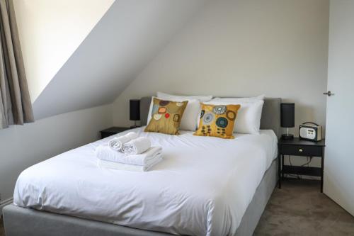 Bright & Beautiful Studio Flat in Bristol photo 16
