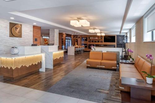 a lobby with couches and a bar at Comfort Inn JFK Airport in Queens