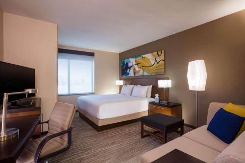 Hyatt Place Aguascalientes Bonaterraにあるベッド