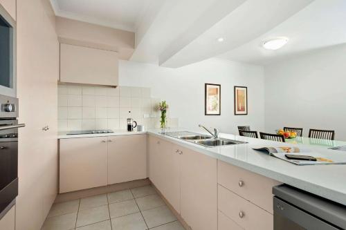Comfort Apartments Royal Gardens Image