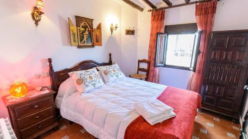 Postel nebo postele na pokoji v ubytování Casa Carmela Priego de Cordoba by Ruralidays