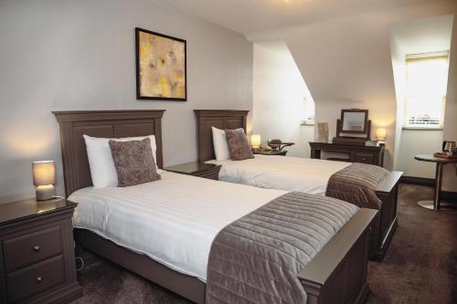 Postel nebo postele na pokoji v ubytování Muskerry Arms Bar and B&B