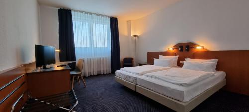 Postel nebo postele na pokoji v ubytování eXo Square Heidelberg/Schwetzingen - by SuperFly Hotels