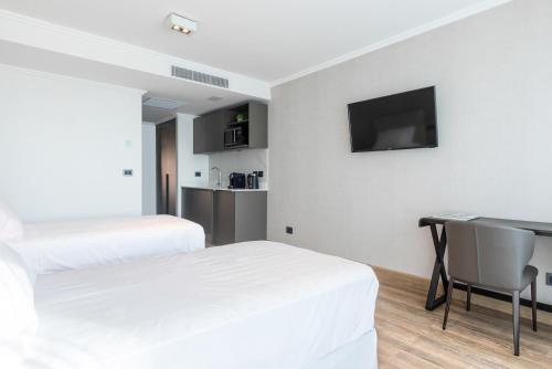 Una televisión o centro de entretenimiento en Hotel Solerios Mansa