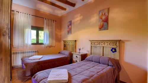 מיטה או מיטות בחדר ב-Cortijo Noguera La Taha - Pitres by Ruralidays