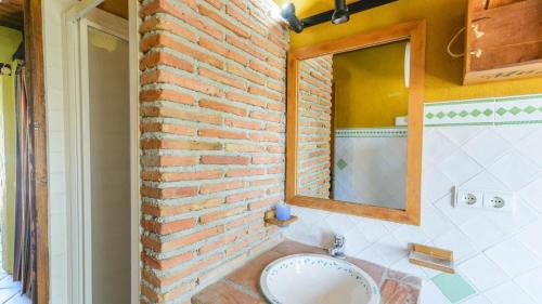 Bilik mandi di Casa El Zorro Almachar by Ruralidays
