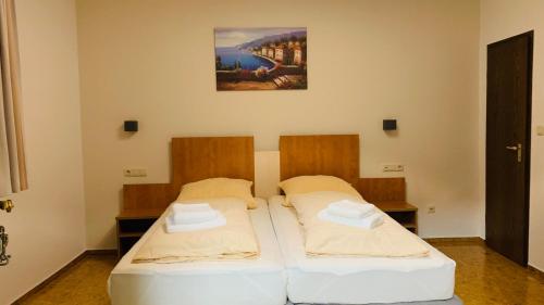 Ένα ή περισσότερα κρεβάτια σε δωμάτιο στο Hotel Gold´ne Krone