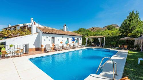 Πισίνα στο ή κοντά στο Casa La Vina del Arenal Pizarra by Ruralidays