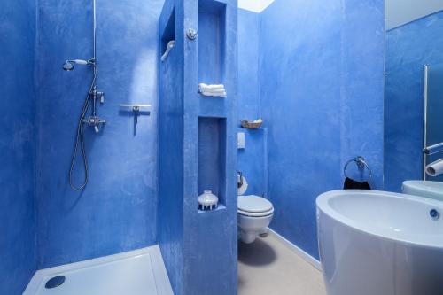 Un baño de GL Suites