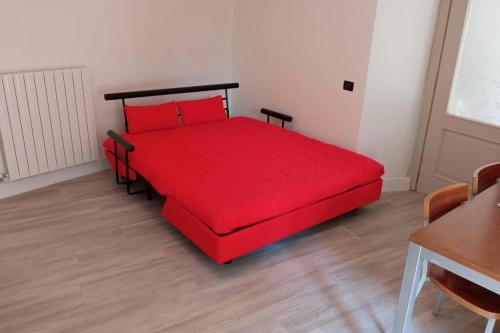 מיטה או מיטות בחדר ב-Entire flat, independent entrance, 20 mins to BGY - Bergamo Milan airport