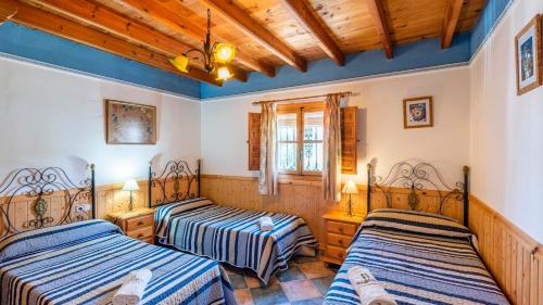 Postel nebo postele na pokoji v ubytování Casa La Noria Iznate by Ruralidays