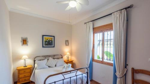 A bed or beds in a room at Casa Mari de Almogia by Ruralidays