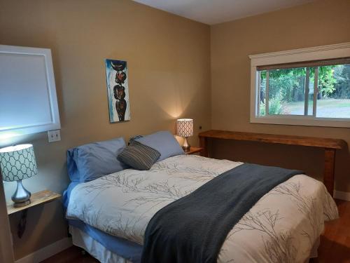 Säng eller sängar i ett rum på Beaver Hut Bed And Breakfast