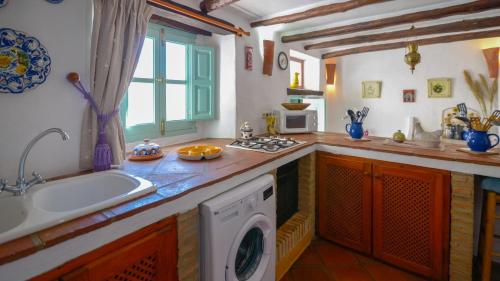 Kuchyňa alebo kuchynka v ubytovaní Casa La Tinaja de Gaucin by Ruralidays