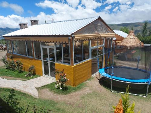 a small house with a pool in the backyard at Aires de Tafi in Tafí del Valle