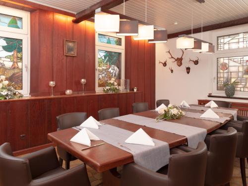 a conference room with a long table and chairs at Hotel Haus Gimken in Essen