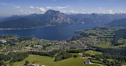 an aerial view of a town with a lake and mountains at Auszeit am Traunsee in Altmünster