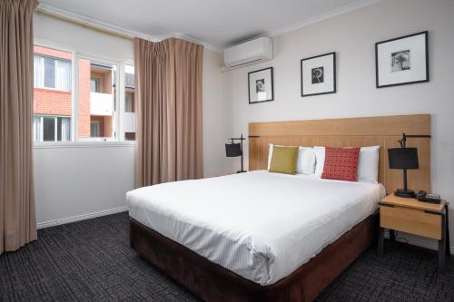 מיטה או מיטות בחדר ב-Aligned Corporate Residences Kew