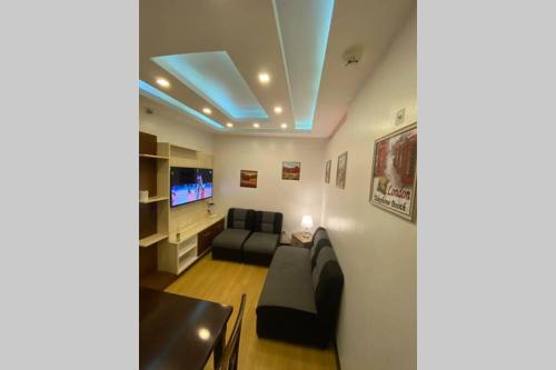 Televisyen dan/atau pusat hiburan di MidKnight Sky Unit for Rent