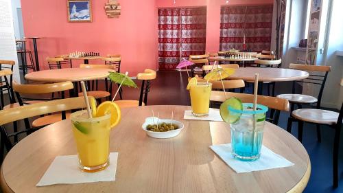a wooden table with three drinks on top of it at Village vacances de Val d'Isère in Val dʼIsère