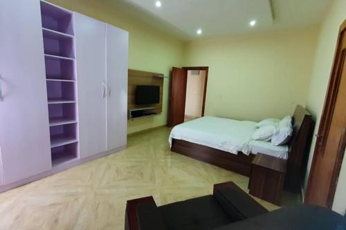 Zdjęcie z galerii obiektu Stiyos Shortlet homes- Tastefully Furnished 3 Bedroom w mieście Lagos
