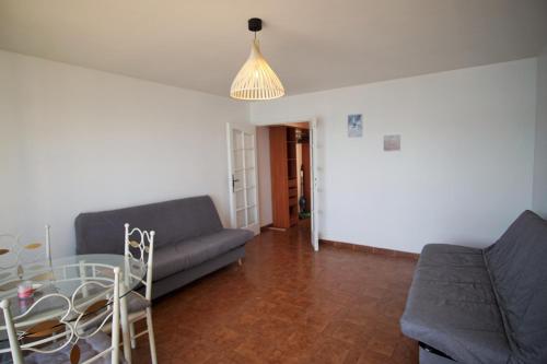 Photo de la galerie de l'établissement Grand studio avec vue mer !, à La Seyne-sur-Mer