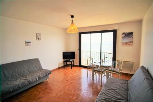 Photo de la galerie de l'établissement Grand studio avec vue mer !, à La Seyne-sur-Mer