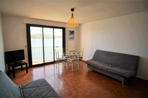 Photo de la galerie de l'établissement Grand studio avec vue mer !, à La Seyne-sur-Mer