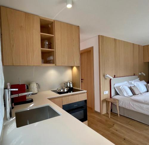 Postel nebo postele na pokoji v ubytování Surrounded by green - Luxury Chalet at the foot of the Dolomites