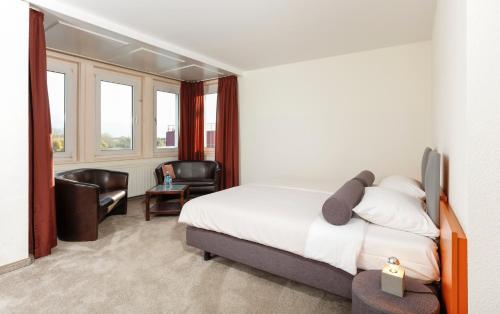Säng eller sängar i ett rum på Hotel am Rhein