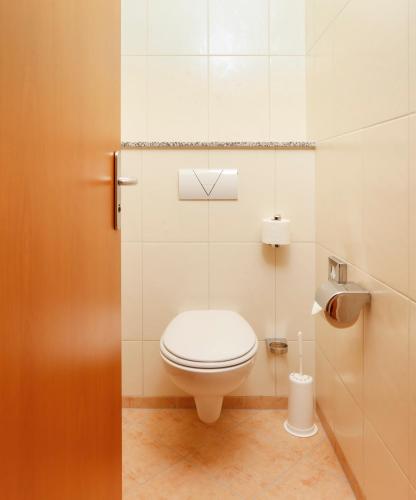 Bilik mandi di Hotel am Rhein
