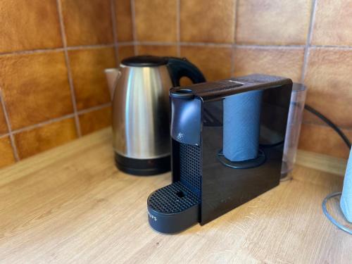 a coffee maker sitting on a counter next to a coffee pot at Modernes Apartment im Herzen von Würzburg in Würzburg