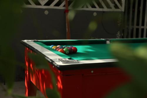 a pool table with balls on top of it at Sítio Pássaro Ímpar - Para pousar e repousar in Curuçá
