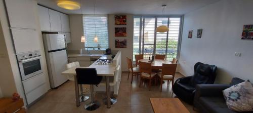 Gallery image of Comfortable Apartment in Herzelia 