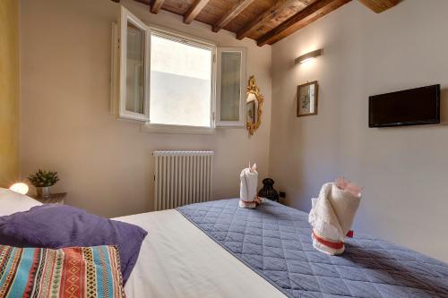 Diciotto Apartment by Mamo Florence