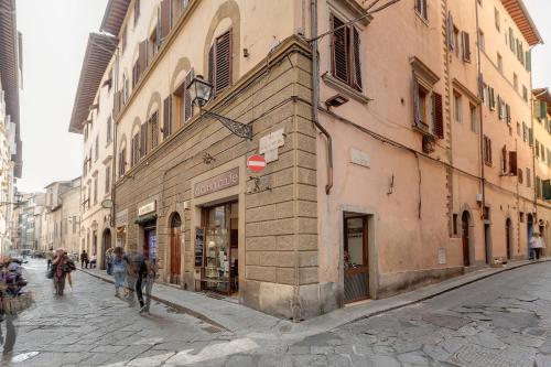 Diciotto Apartment by Mamo Florence