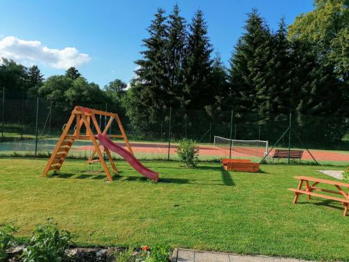 Zona de juegos infantil en Chalupa U Zezulků
