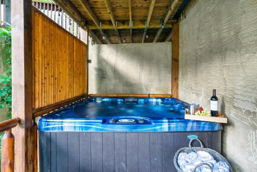 Fotografie z fotogalerie ubytování Summer Sale! Pool, Sauna, View, HotTub, Game v destinaci Sevierville