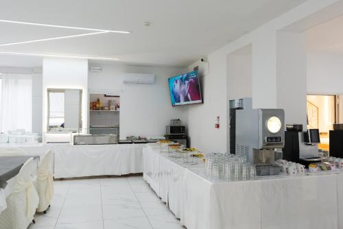 Kuchyň nebo kuchyňský kout v ubytování Hotel Ninfea Cattolica