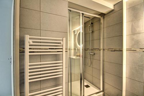 a shower with a glass door in a bathroom at OFFRE DE LANCEMENT TERRASSE NETFLIX in Mauriac