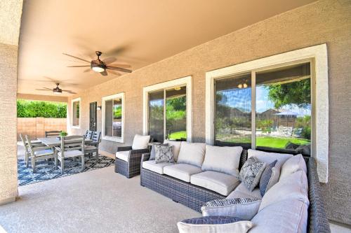 Χώρος καθιστικού στο Walk to Surprise Stadium Villa with Covered Patio!