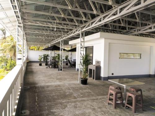 Restaurace v ubytování Mandabelle villa tanjung lesung banten