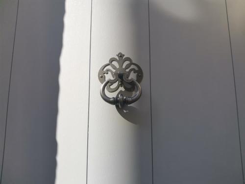 a white cabinet with a silver door knob at L'oustaou d'Arles in Arles