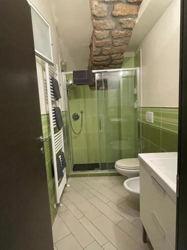 a bathroom with a glass shower and a toilet at Il Nido Etrusco in Orvieto