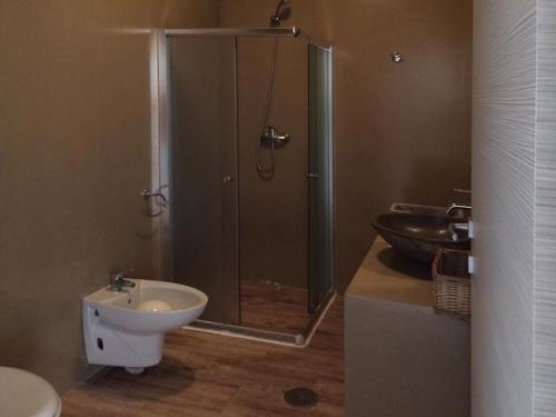 a bathroom with a shower and a toilet and a sink at KatlantiK Ca Madeira Deluxe in Sal Rei