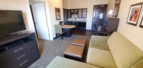 Dapur atau dapur kecil di Staybridge Suites Eau Claire - Altoona by IHG