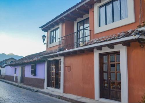 a row of colorful houses on a cobblestone street at María Arte Hotel in San Cristóbal de Las Casas