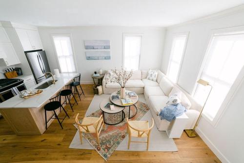 a living room with a white couch and a table at Guesthouse Charleston WEST 242 C in Charleston