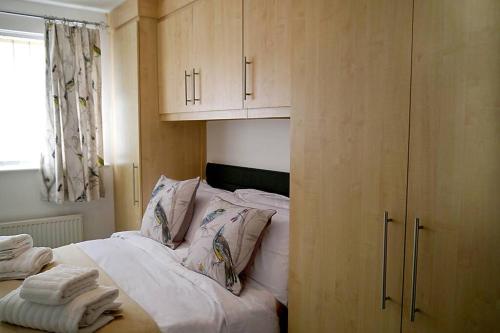 Ένα ή περισσότερα κρεβάτια σε δωμάτιο στο Bee Bungalow in Blackpool