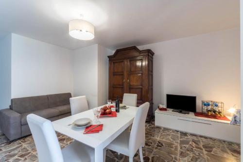 a living room with a white table and a couch at The house with red sunsets in Varenna